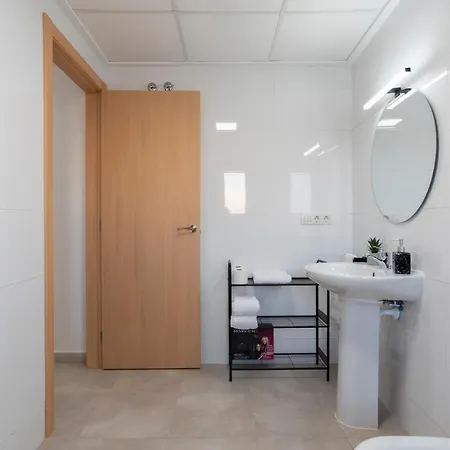 Nuevo Y Moderno Con Aire Acondicionado - El Cid 4 Apartamento *