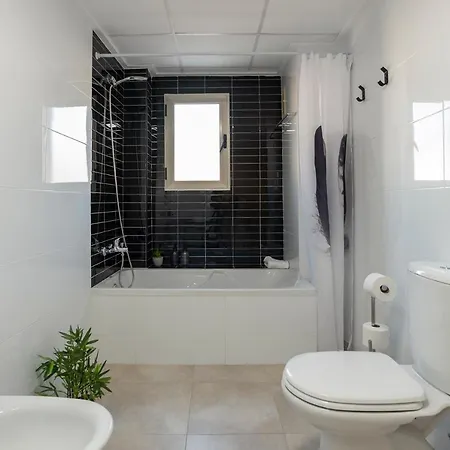 Apartamento Nuevo Y Moderno Con Aire Acondicionado - El Cid 4